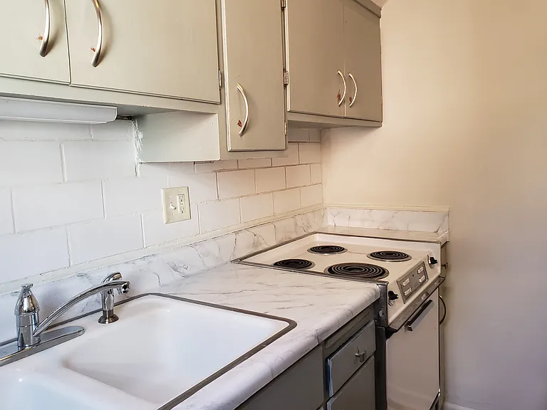 111 E Gilman St #2 — Photo 7