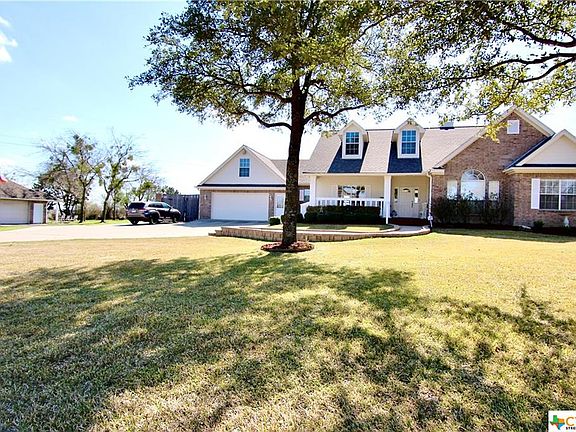 3rd image of 601 Olde Oaks Dr