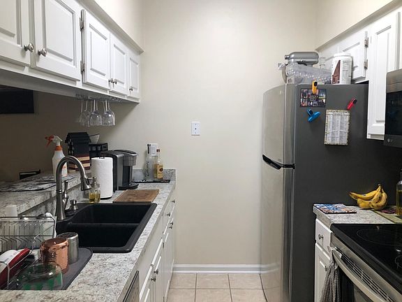 3rd image of 412 Primrose Ln #412