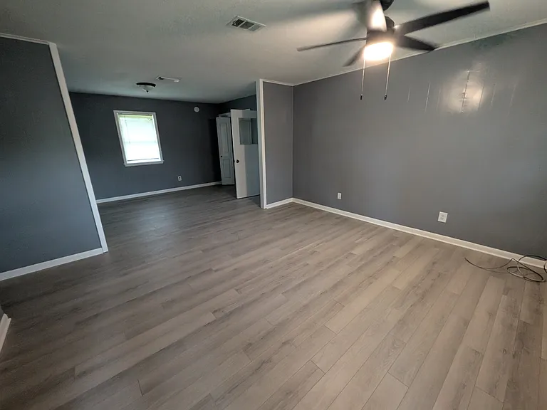 625 Louis St — Photo 2