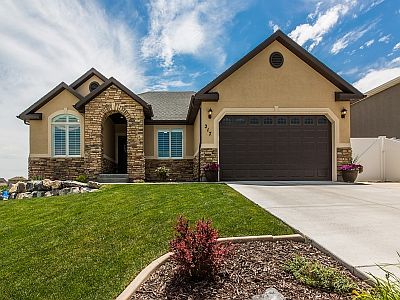 1st image of 217 W Honeysuckle Dr