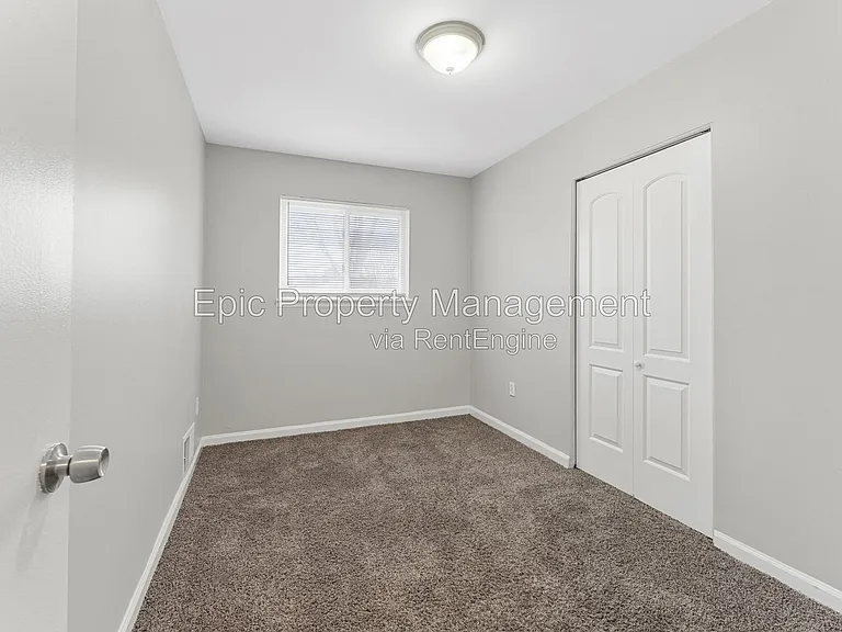 27081 Leroy St — Photo 9