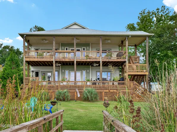 722 Bay Harbor Drive, Hampstead, NC 28443