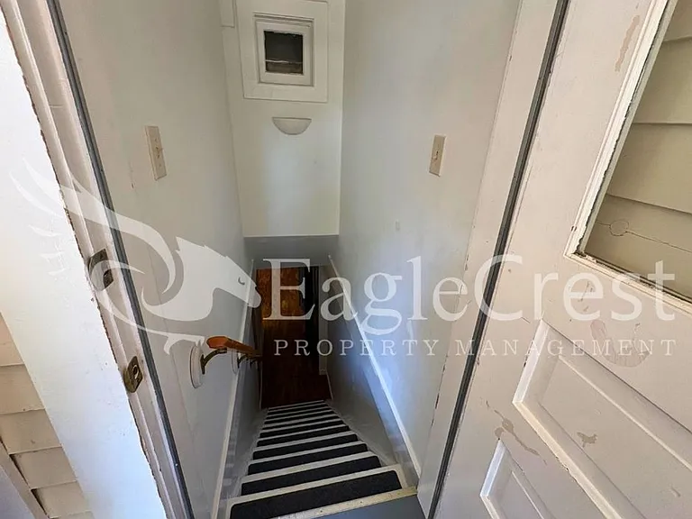 304 S Division St — Photo 51