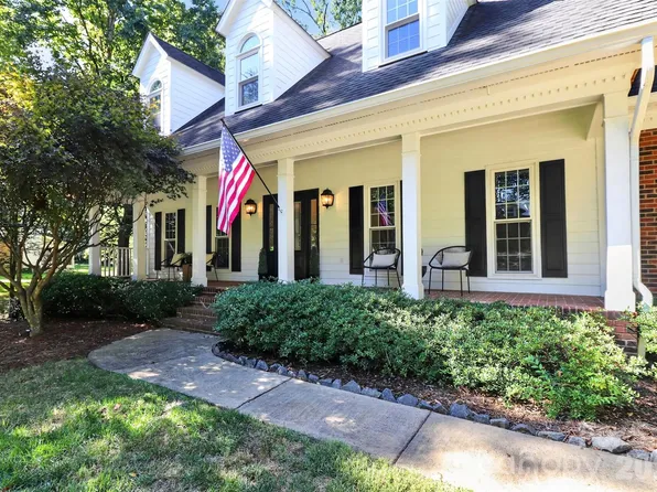 6128 Lake Providence Ln, Charlotte, NC 28277
