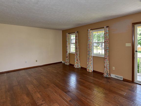 3rd image of 1737 Campfire Dr
