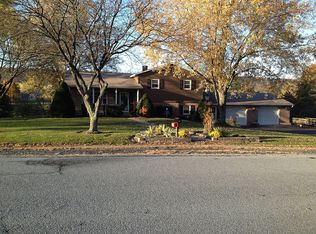 12 Terrace Hill Rd, Pine Grove, PA 17963