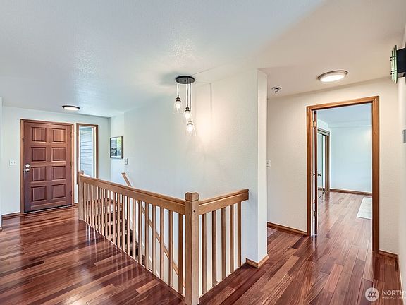 4th image of 1723 26th Street Pl SW