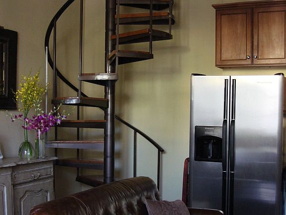 Unit 2 3 BR/3 Ba