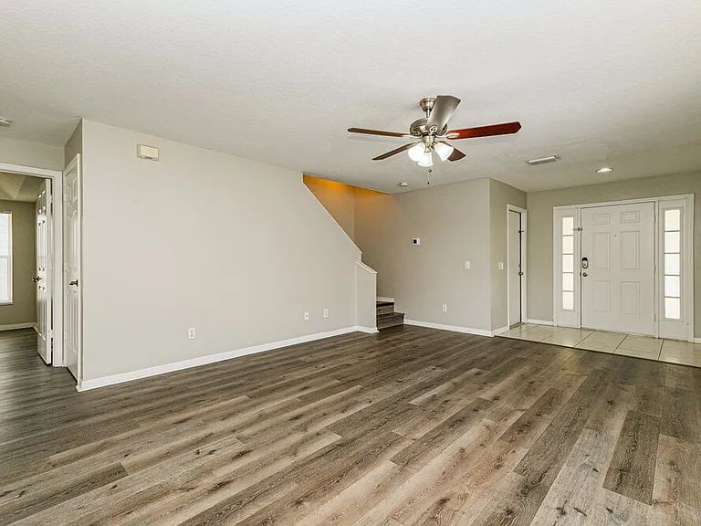 1818 Horsechestnut Ct — Photo 4