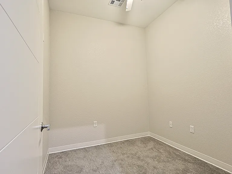 727 Poyntz Ave #205 — Photo 5
