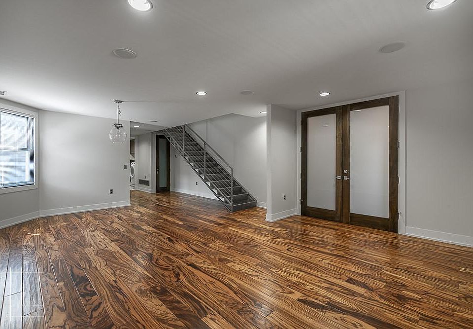 1st image of 968 N High St #203
