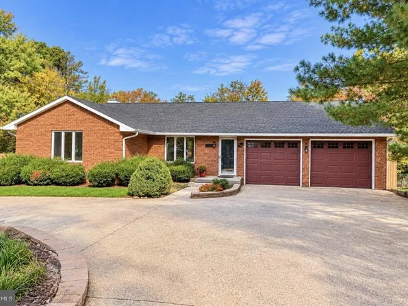 106 Magnolia Rd, Sterling, VA 20164