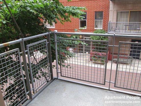 3rd image of 1224 Chicago Ave APT 201