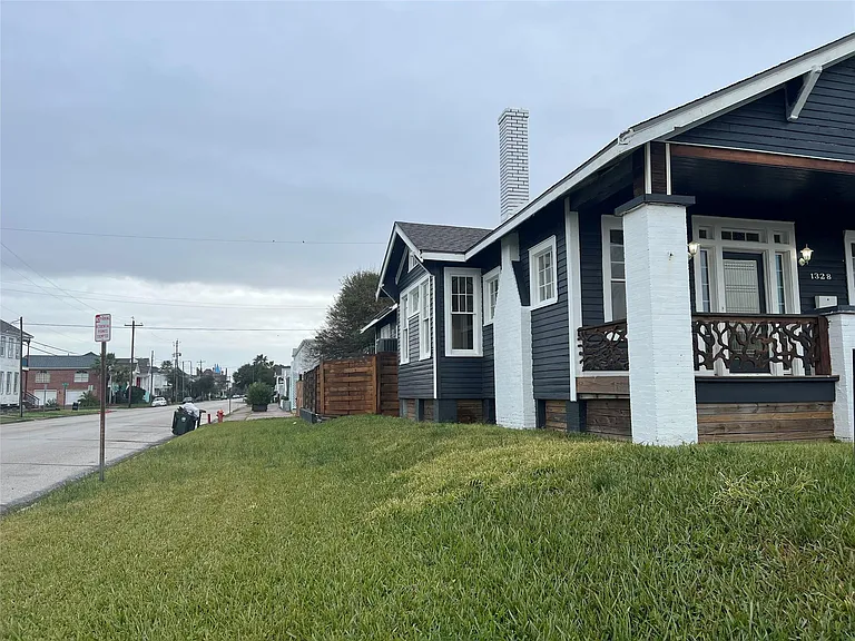 1328 Ursuline St — Photo 3