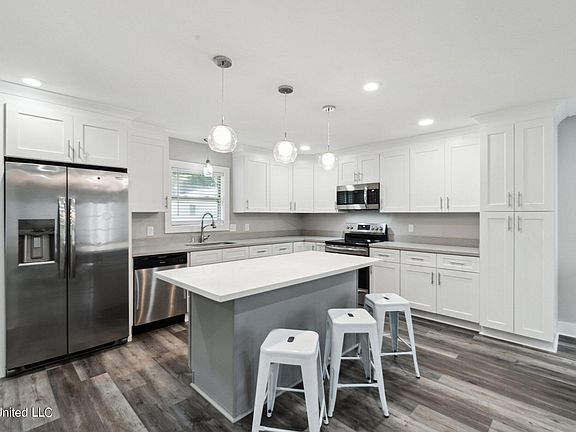 5th image of 105 Boggs Cir