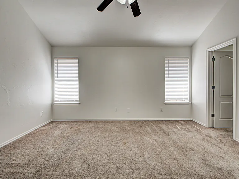 608 Cavecreek St — Photo 22