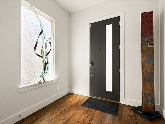 3rd image of 536 Shoreline St