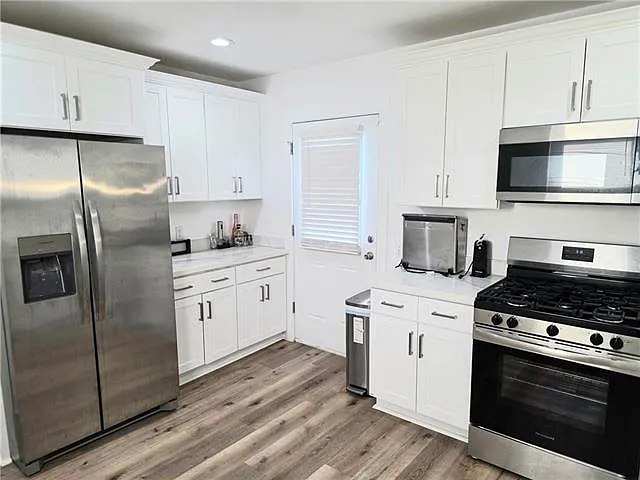 1014 Van Trump St — Photo 4