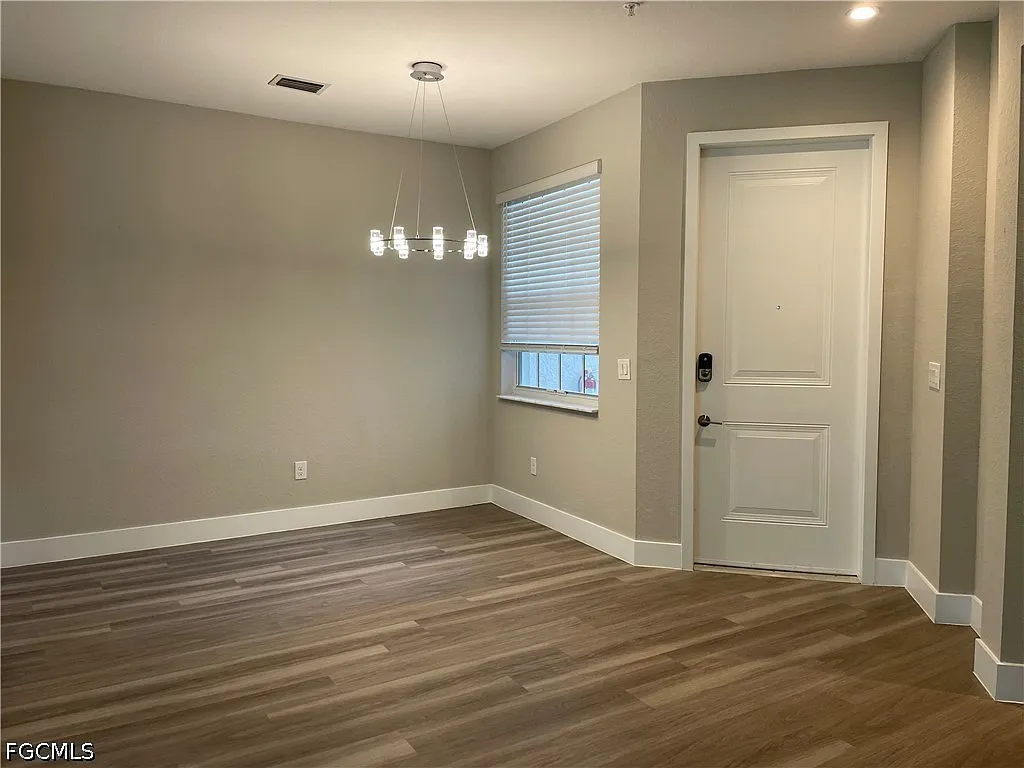 4 bed, 3.0 bath, 1833 sqft, $3,241 — Photo 4