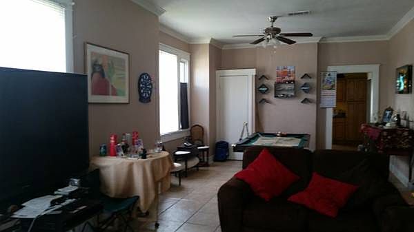 1st image of 3943 Taylor St