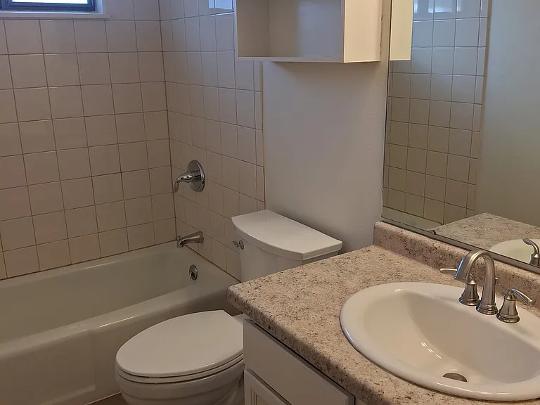 402 N 19th Ave #404 — Photo 9