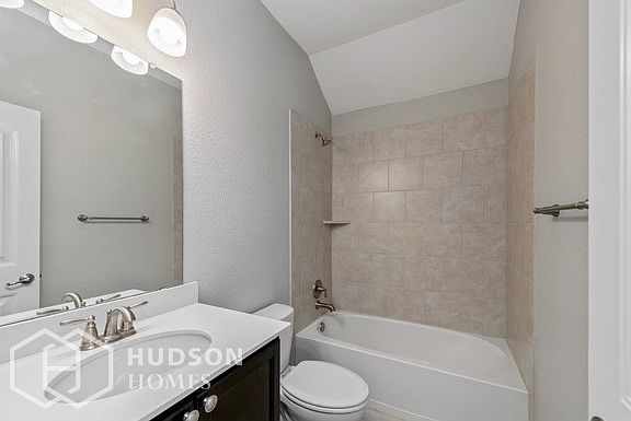 3rd image of 928 Lake Woodland Dr