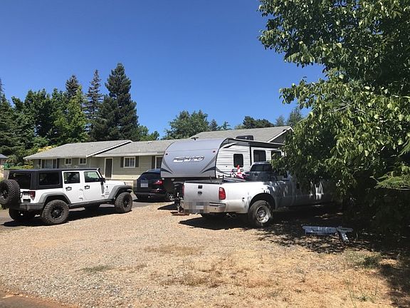 2nd image of 2749 Montebello Way