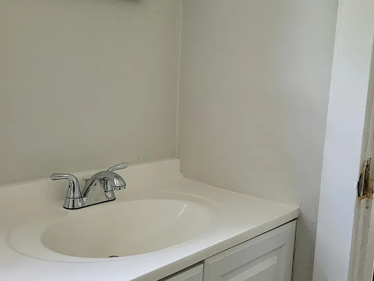 512 Iowa Ave — Photo 2