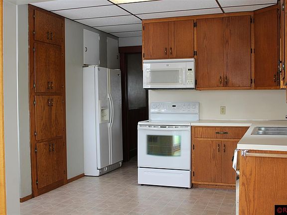 2nd image of 204 1st St NE