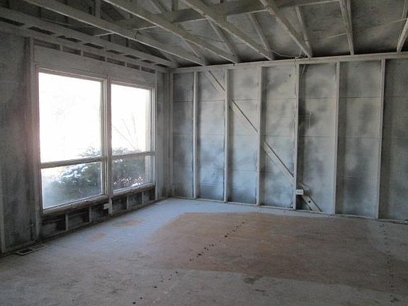 2nd image of 923 Blackhawk Dr