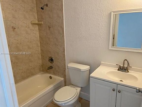 5th image of 15650 NW 39th Ct