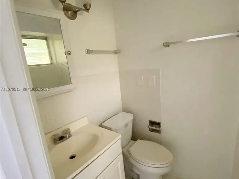 2612 Johnson St #13 — Photo 8