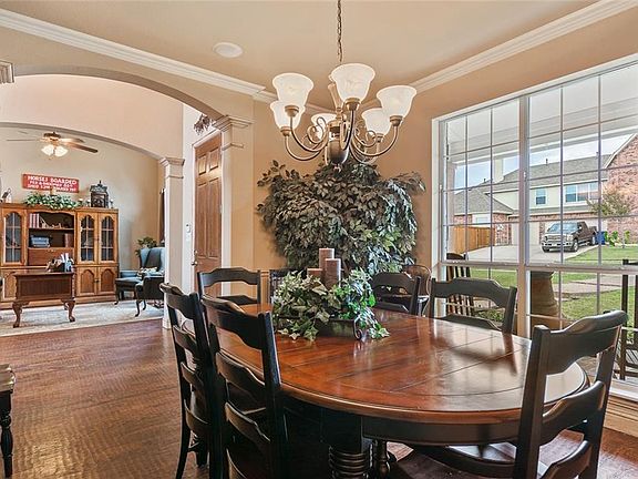 4th image of 1609 Thornberry Dr
