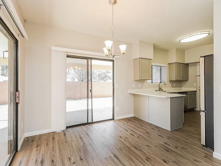 1338 N Brittany Ln — Photo 8
