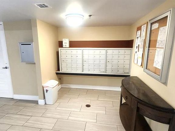 4th image of 955 Egret Cir APT 407