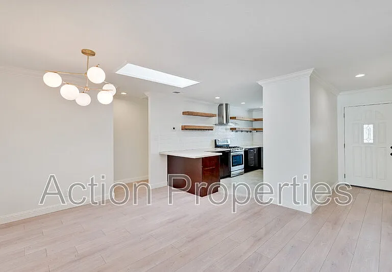 2126 Warmwood Ln — Photo 3