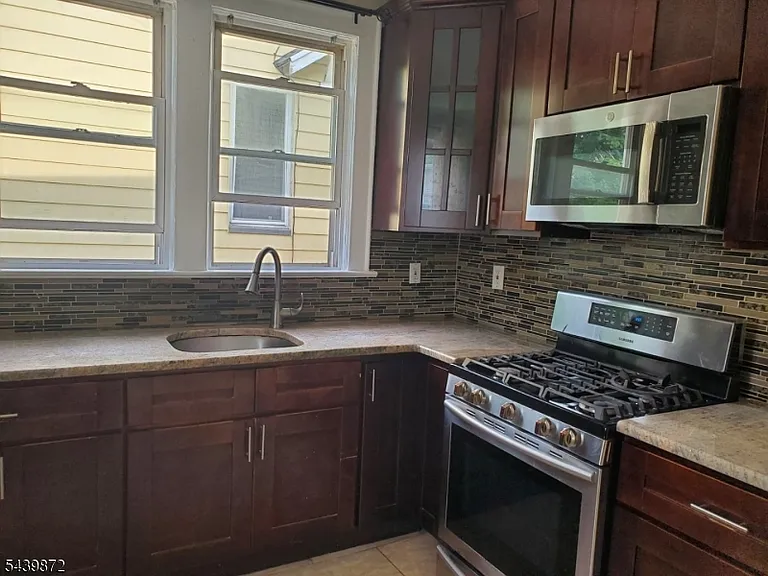 15 Westervelt Pl — Photo 11