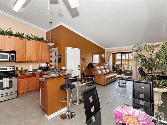 4th image of 78650 Avenue 42 APT 510