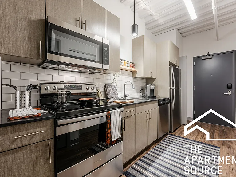 949.5 W Dakin St #302 — Photo 3
