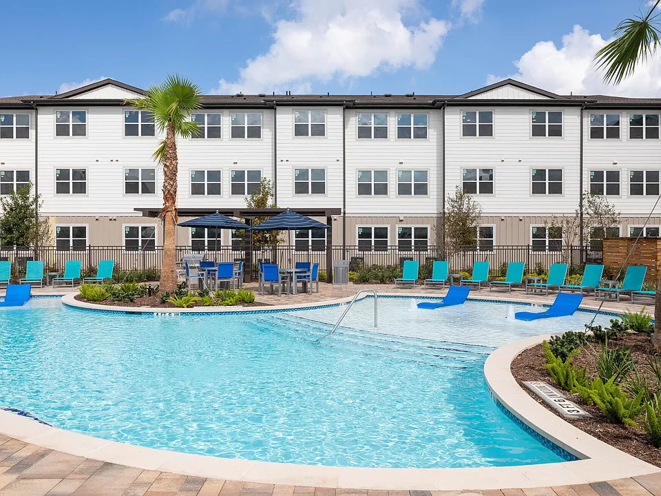 Emory West Cypress apartments community photo