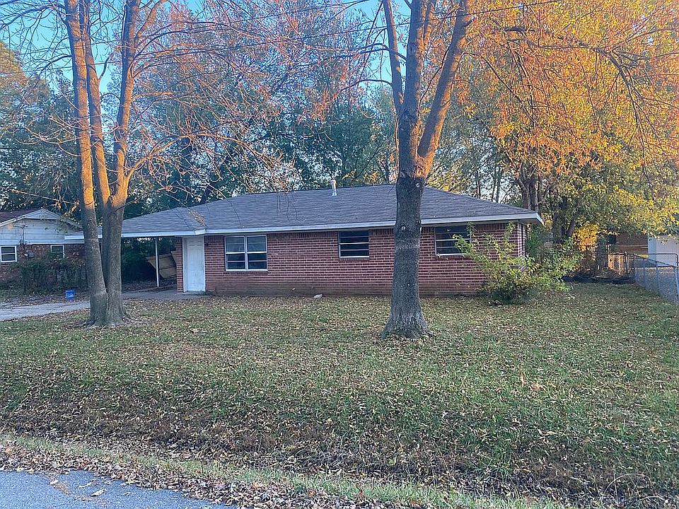 1st image of 104 SE 12th St