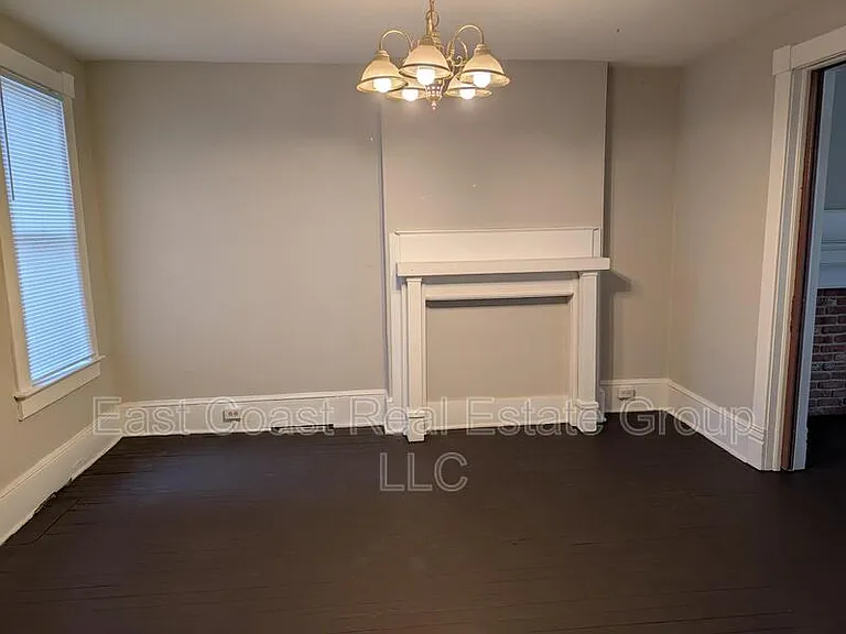 304 1/2 W Martin St — Photo 15