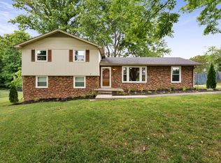 108 W Circle Dr, Burns, TN 37029