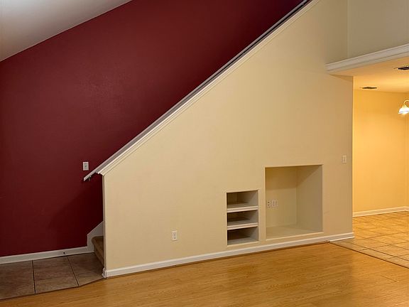 5th image of 20 Guinevere Ln #A