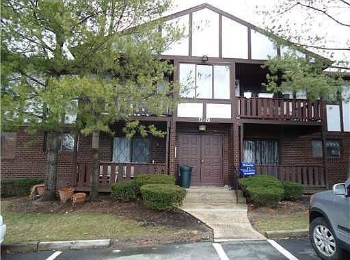 1st image of 19 Buckingham Ct #19