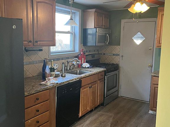 3rd image of 2441 Eldon Ave