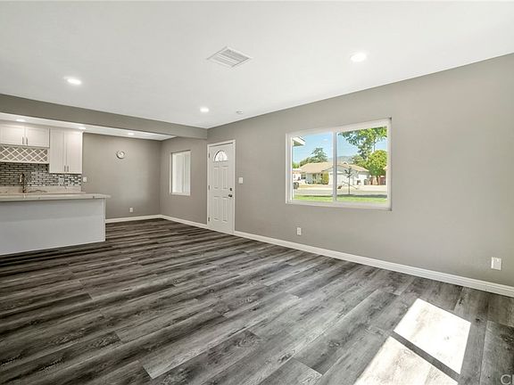 4th image of 826 E La Deney Ct
