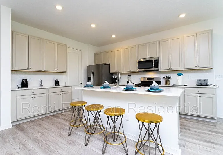 624 Benoi Dr — Photo 2