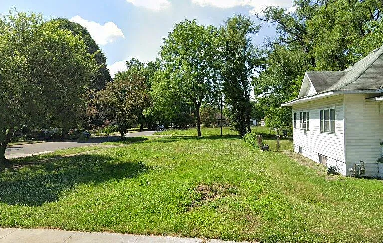 2247 Buckeye St — Photo 2